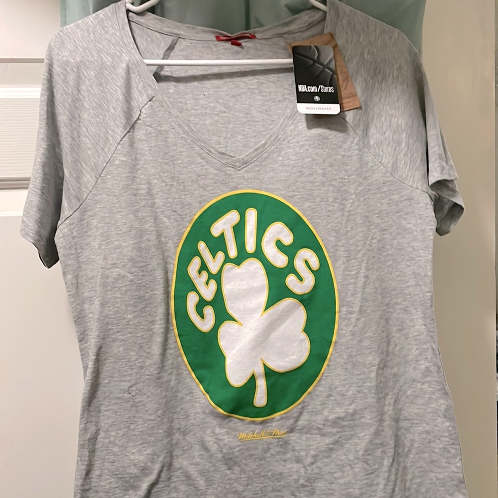 Women’s Small Celtics Tee